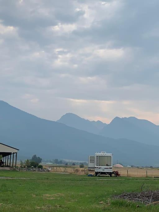 Saint IgnatiusMission Mountain Camperアパートメント エクステリア 写真