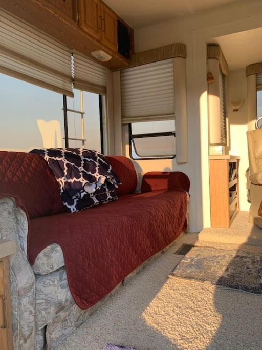 Saint IgnatiusMission Mountain Camperアパートメント エクステリア 写真