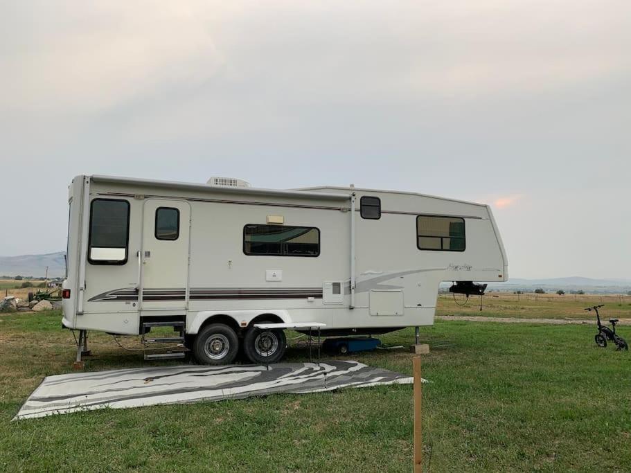 Saint IgnatiusMission Mountain Camperアパートメント エクステリア 写真