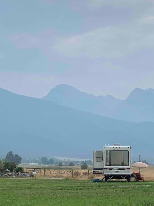 Saint IgnatiusMission Mountain Camperアパートメント エクステリア 写真