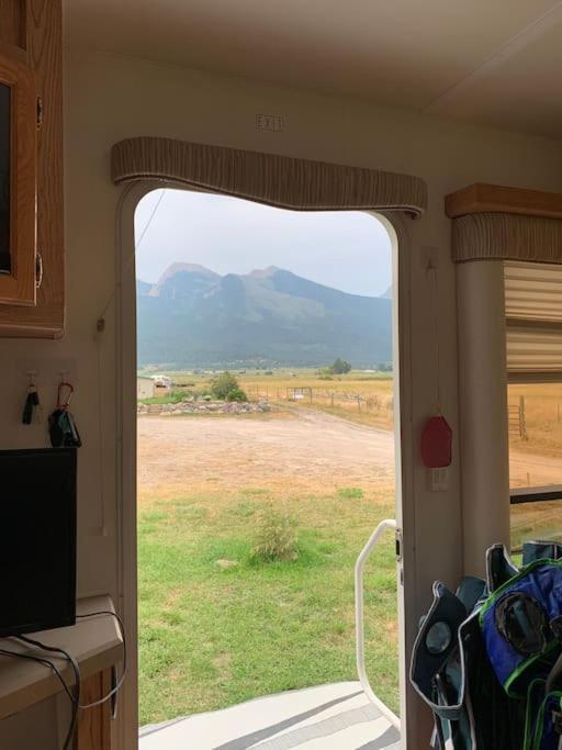 Saint IgnatiusMission Mountain Camperアパートメント エクステリア 写真