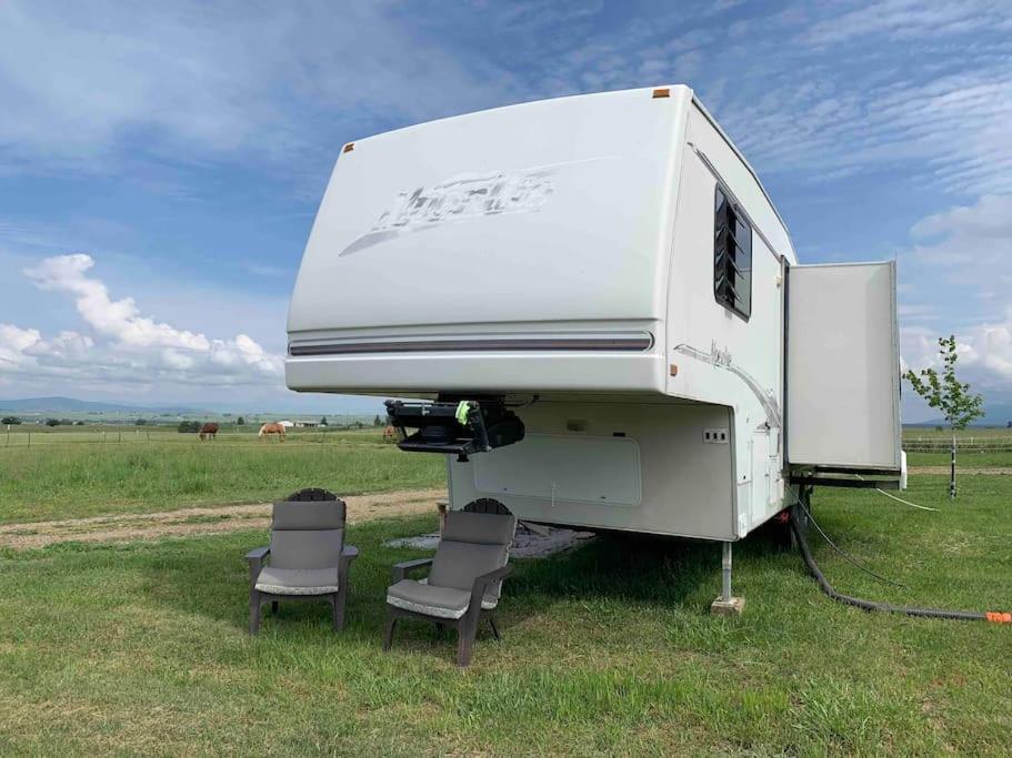 Saint IgnatiusMission Mountain Camperアパートメント エクステリア 写真