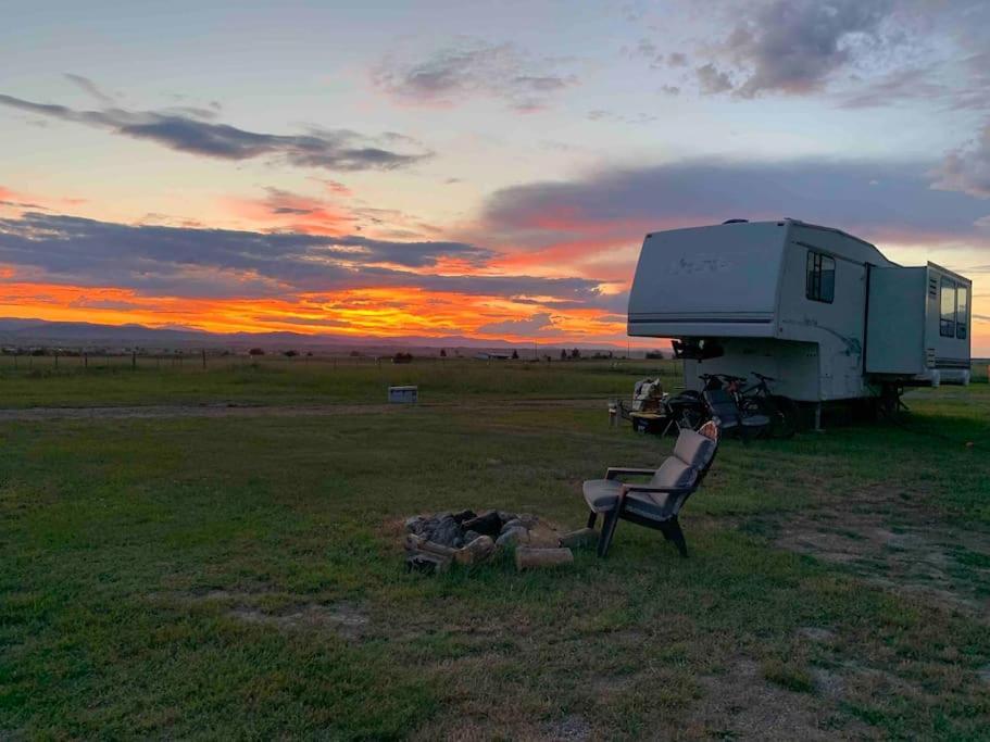 Saint IgnatiusMission Mountain Camperアパートメント エクステリア 写真
